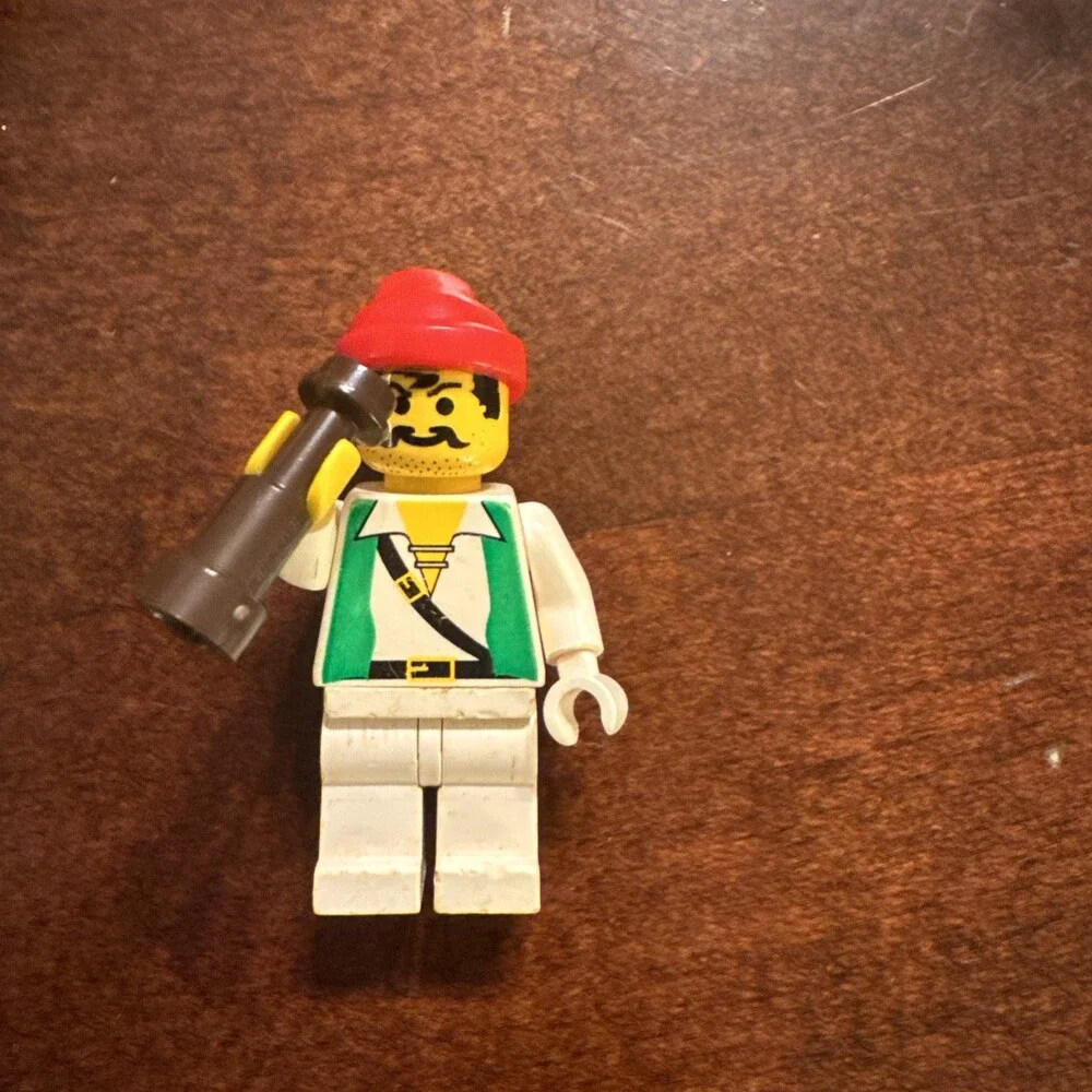 LEGO Pirates Minifigures Lot of 7 w/ Accessories Hats & Weapons